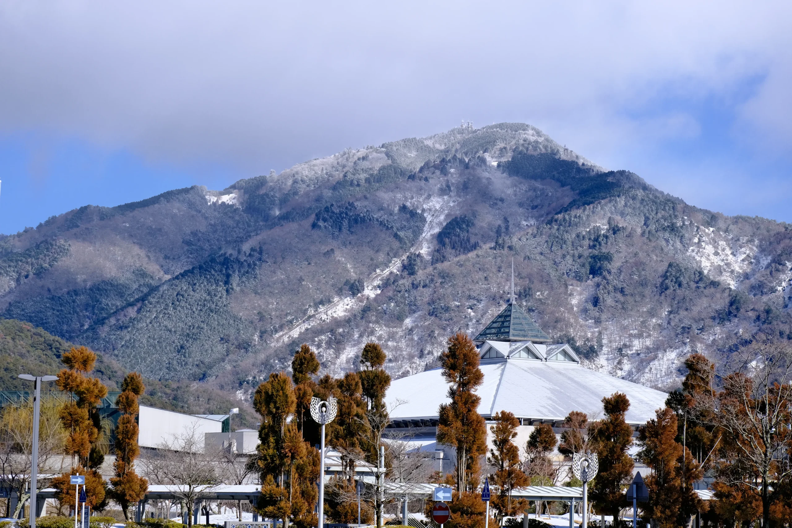 002_雪の国際会議場 (1)